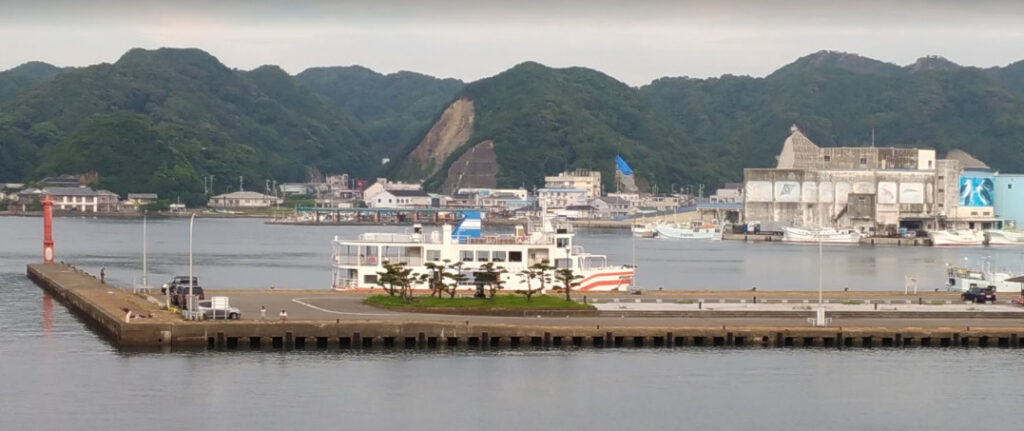 魚種豊富な釣り場 勝浦港 渡の島 で釣りを楽しもう 勝浦漁港にぎわい市場